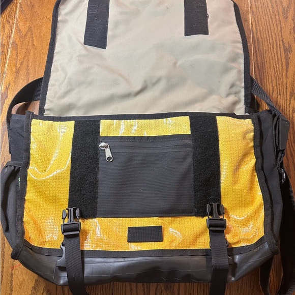 Green Guru Messenger bag made from recycled material - Picture 3 of 10